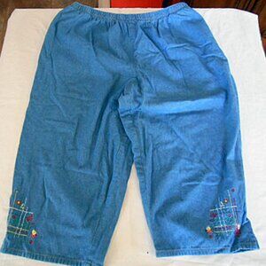 Koret City Blues capris embroidered bottom of legs size 20W